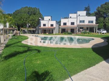 Casa · 220m² · 4 Recámaras · 2 Estacionamientos · Casa en Venta en Morelos, Ocotepec, Cuernavaca