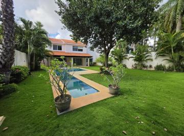 Casa · 460m² · 3 Recámaras · 3 Estacionamientos · Casa en Cancún Centro