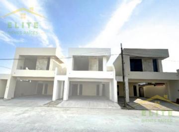 Casa · 240m² · 3 Recámaras · 2 Estacionamientos · Venta de Casa Colonia Los Mangos Cd. Madero