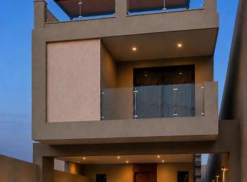 Casa · 270m² · 4 Recámaras · 2 Estacionamientos · Casa en Venta Col. Jardines de Champayan