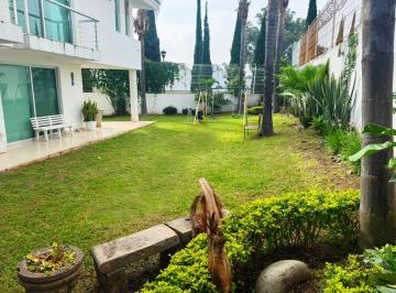 Casa de 4 habitaciones, Tlajomulco de Zúñiga · Casa en Venta Muy Cerca de Galerías Santa Anita con Amplio Jardín