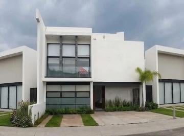 Casa · 280m² · 3 Recámaras · 4 Estacionamientos · Moderna Casa en Venta o Renta Fraccionamiento Lomas de Juriquilla Queretaro