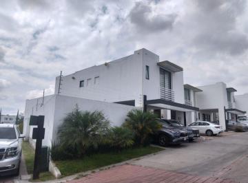 Casa de 3 habitaciones, León · Casa en Venta Katania Residencial Leon, Gto. Zona Norte. Ubicada en Esquina con Amplio Jardín.