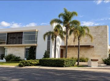 Casa de 4 habitaciones, Querétaro · El Campanario, Amueblada, Hasta 5 Recámaras y Amplios Espacios