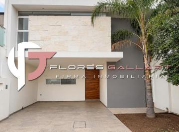 Casa en condominio · 375m² · 3 Recámaras · 2 Estacionamientos · Casa en Renta en El Fracc. Loretta Al Norponiente de La Ciudad de Aguascalientes