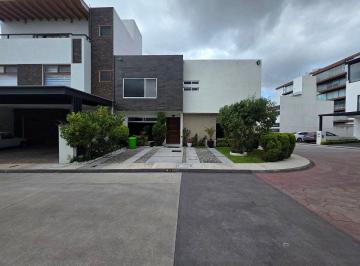 73a048ff6a69afeededd6f775216e7e2ed1e570ec5983c1195d819a4f5869348 · Casa en Venta en Milenio III | Home Coto Club | Alberca | Recámara Planta Baja