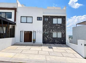 Casa de 5 habitaciones, Querétaro · Lomas de Juriquilla - Casa con 5 Recamaras, 5 Baños - Roof - Sotano