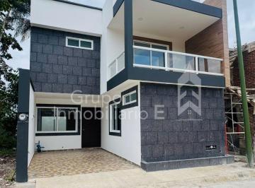 Casa de 3 habitaciones, Coatepec · Casa en Venta con Recámara en Planta Baja en Fracc. Privado de Coatepec, Ver.