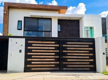 Casa en condominio de 3 habitaciones, Querétaro · ​ ¡Tu Nuevo Hogar de Ensueño en Campestre Juriquilla! Casa de Lujo, Confort