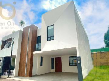 Casa · 212m² · 3 Recámaras · 2 Estacionamientos · Casa Victoria Queen