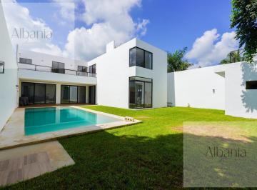 Casa · 315m² · 4 Recámaras · 3 Estacionamientos · Casa en Venta de 4 Recámaras en San Diego Cutz, Conkal