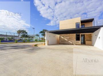 Casa en condominio · 299m² · 4 Recámaras · 3 Estacionamientos · Casa en Venta de 4 Recámaras en Privada en Santa Gertrudis Copó