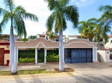 Casa de 5 habitaciones, Puerto Vallarta · Casa en Remate En, Marina Vallarta, Puerto Vallarta, Jalisco: Oportunidad de Inversión