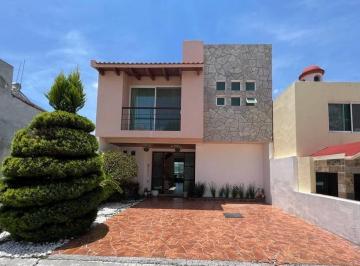 Casa · 240m² · 3 Recámaras · 2 Estacionamientos · Casa en Renta en Milenio III Privada Seguridad Alberca Cerca Colegios y Centro Sur