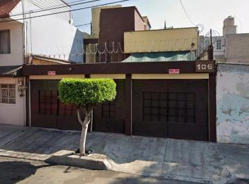 Casa de 4 habitaciones, Coyoacán · Casa en Venta en Coapa Cerca de Calzada de Tlalpan y Av División del Norte!