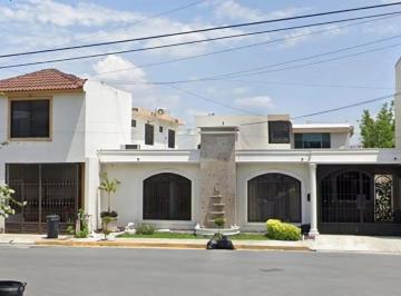 Casa de 4 habitaciones, Monterrey · Casa en Venta en Monterrey en Zona Urbanizada y de Facil Acceso