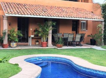 Casa · 300m² · 4 Recámaras · 2 Estacionamientos · Venta de Casa en Lomas de Cuernavaca