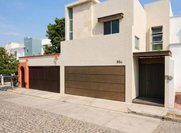 Casa de 4 habitaciones, Colima · Casa de 2050 m² con 4 Recámaras en Venta en Colinas de Santa Bárbara