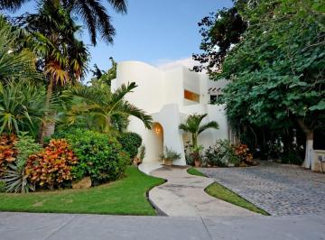 Jardín y Fachada Delantera · Casa en Playacar