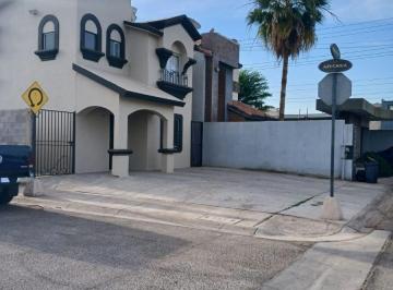 Casa de 3 habitaciones, Mexicali · Casa en Esquina en Renta