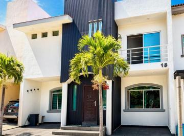 Casa de 4 habitaciones, Zapopan · Casa en Venta Rinconada del Parque