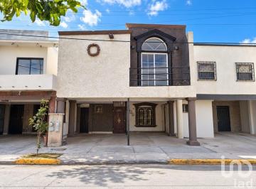 Casa · 197m² · 3 Recámaras · 2 Estacionamientos · Casa en Venta, Fracc San Pablo