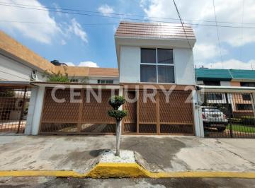 Casa · 182m² · 4 Recámaras · 2 Estacionamientos · Casa en Renta en Lomas Estrella