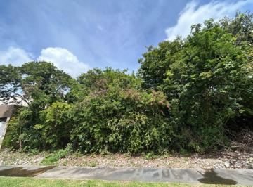 Terreno / Lote , Mérida · Terreno en Venta en Privada El Cortijo; Muy Cerca de La Casa Club, a 5 Minutos del Country Club y a