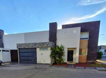 Casa · 265m² · 3 Recámaras · 1 Estacionamiento · Casa en Venta en Santa Barbara, Torreon, Coah