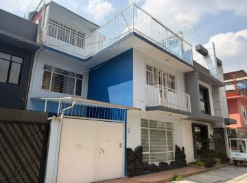 Casa de 4 habitaciones, Cuauhtémoc · Casa en Venta de 220 m²