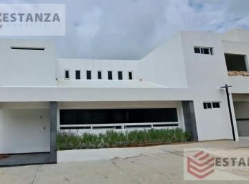 Casa · 208m² · 3 Recámaras · 2 Estacionamientos · Estrena Casa en Cuernavaca