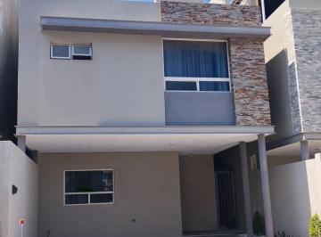 1 · Casa en Renta en Dominio Cumbres, García, Nuevo León - Espaciosa y Bien Ubicada