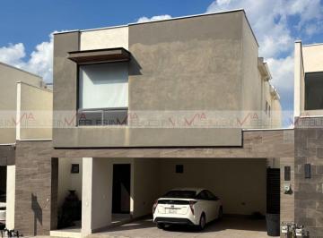 Casa · 232m² · 3 Recámaras · 2 Estacionamientos · Casa en Renta en Puerta de Hierro