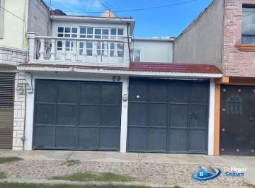Casa · 123m² · 2 Recámaras · 2 Estacionamientos · Casa en Renta, Parques Cuautitlan Izcalli