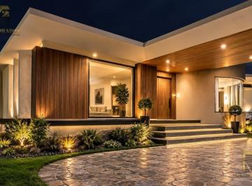Casa · 714m² · 4 Recámaras · 6 Estacionamientos · Casa en Venta en Club de Golf Tres Marias