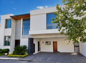 Casa de 3 habitaciones, Monterrey · Casa en Venta en Monterrey Zona Carretera Nacional Carolco