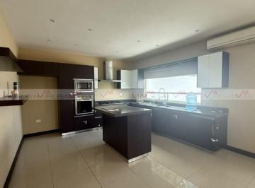 Casa · 270m² · 3 Recámaras · 2 Estacionamientos · Casa en Venta en Portal del Norte