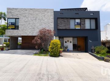 Casa · 180m² · 2 Recámaras · 2 Estacionamientos · Casa en Venta en Blvd. Senderos de Monteverde