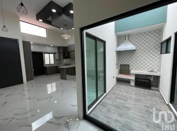 Casa · 180m² · 3 Recámaras · 2 Estacionamientos · Tu Hogar Ideal en Fracc. Privado, Sta. Rosa: 1 Nivel, 3 Recámaras ¡Estrénala!
