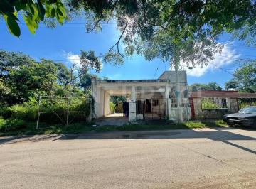Casa · 130m² · 1 Recámara · 1 Estacionamiento · Venta de Terreno con Construccion Conkal