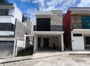 Casa de 3 habitaciones, Coatepec · Fraccionamiento La Trinidad, Coatepec. 3 Recámaras