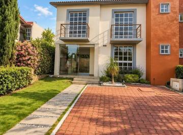 Casa · 129m² · 2 Recámaras · 3 Estacionamientos · Casa en Venta en Villas del Campo Calimaya