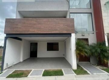 Casa · 228m² · 3 Recámaras · 2 Estacionamientos · Casa en Pueblo Santa Isabel Cholula