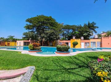 Casa de 1 habitación, Emiliano Zapata · Casa en Venta La Campiña un Nivel Ideal Para Crecimiento Alberca y Vigilancia