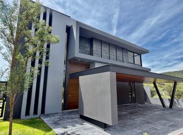 36bd206c2e621fa1123f7a9408c501fb71e4d6163bbf847ed5fa75ac1bce5382 · Venta Residencia Nueva, Recámara con Baño en Planta Baja, en Altozano Querétaro