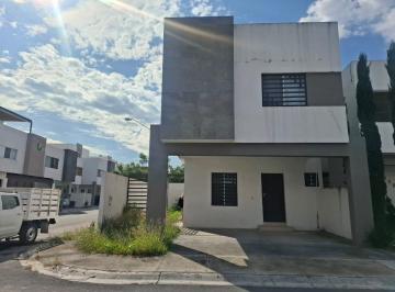 Casa de 3 habitaciones, San Nicolás de los Garza · Casa de 3 Niveles, en Esquina, Dentro de Fraccionamiento
