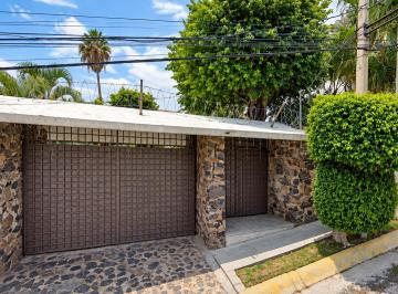 Casa de 4 habitaciones, Emiliano Zapata · Venta de Casa en El Fraccionamiento Burgos, Cuernavaca, Tres de Mayo, Morelos