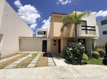 Casa de 3 habitaciones, Querétaro · Casa en Venta y Renta en Privada No en Cumbres del Lago | Alberca, Oficina y Jardín