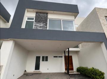 Casa · 210m² · 3 Recámaras · 2 Estacionamientos · Casa en Venta Fraccionamiento Tarragona San Luis Potosi S. Lp.