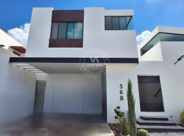 c80737e6a0857f98794e3a6728dc8d24361a0c9c2436c7326ae23236ccde23c9 · Casa con 3 Habitaciones con Baño y Terreno Excedente en Privanzas